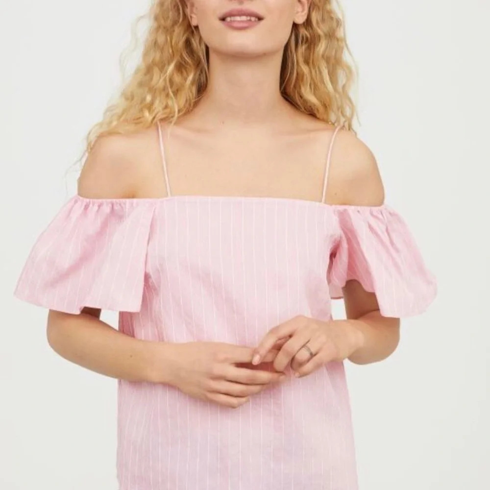 H&M Striped Off-The-Shoulder Top 🌸​​​​​​​​​​